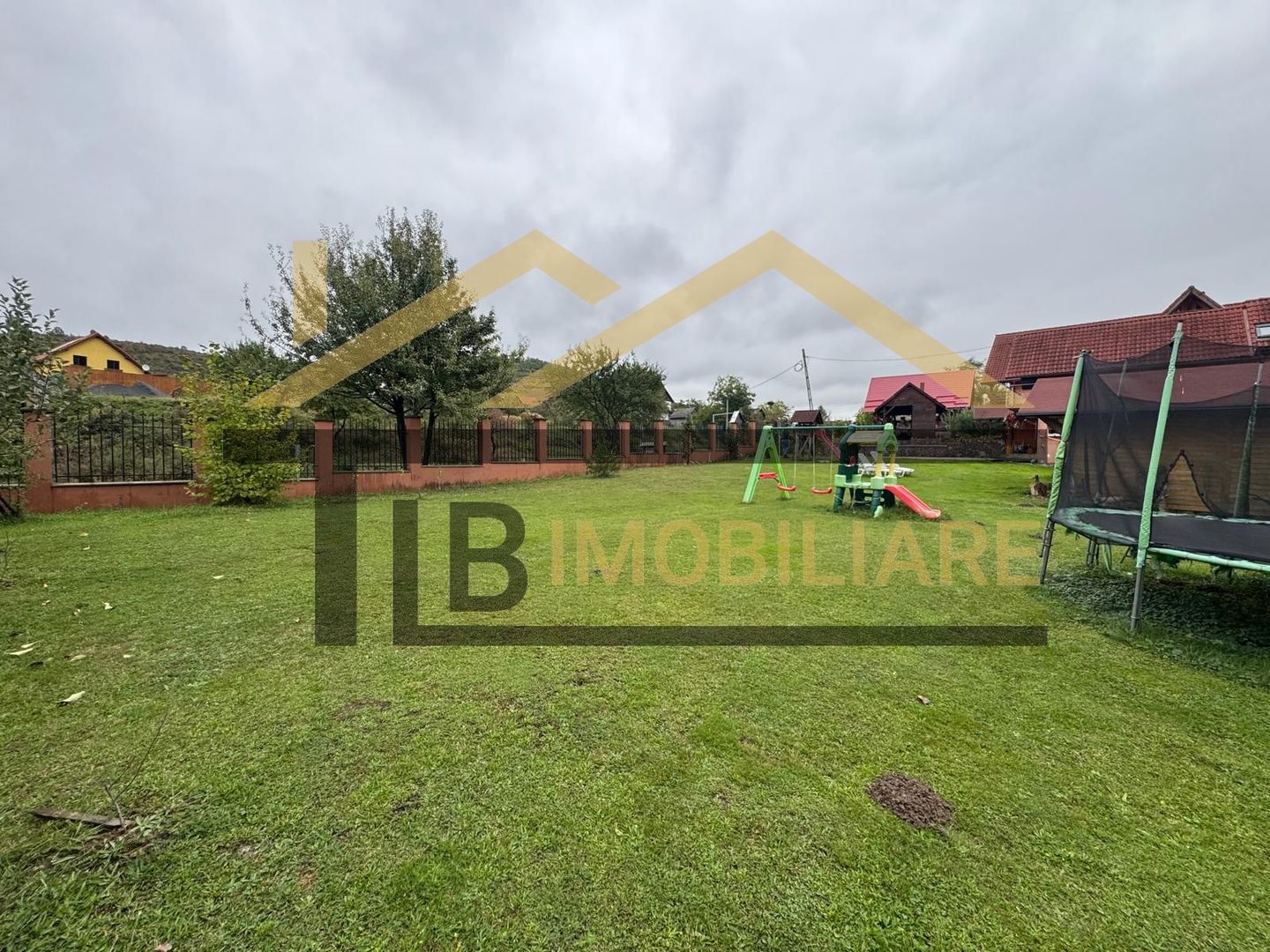 Vila cu 8 camere de vanzare, teren 1580mp, Zona Praid - Poză 7