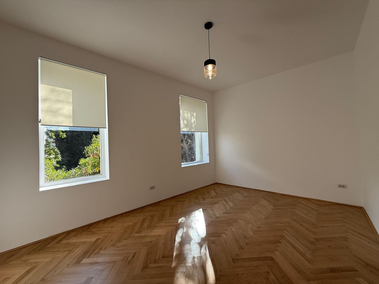 Vilă elegant renovata pentru business de prestigiu - Poză 4