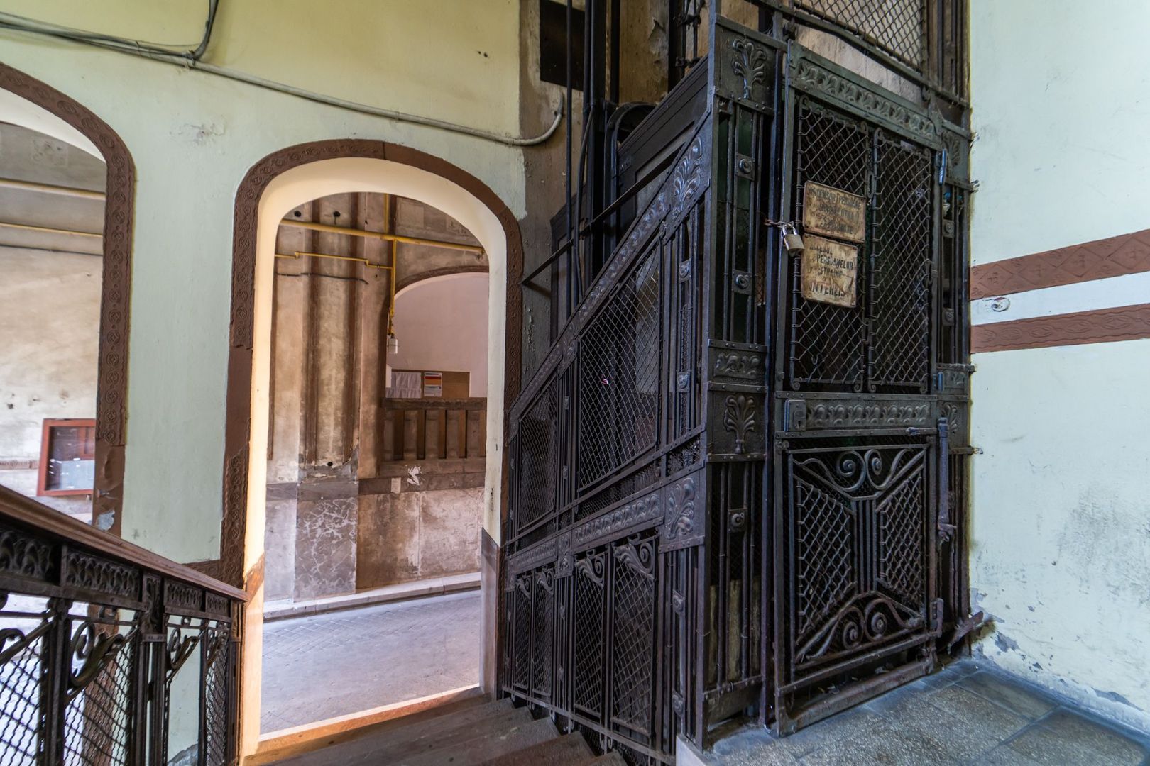 Apartament în Palatul Bohuș, lângă Teatrul de Stat. - Poză 6