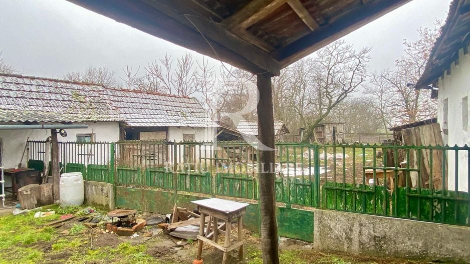 Casă din cărămidă | Teren 2000 mp|Anexe tradiționale | Bojt - Poză 14