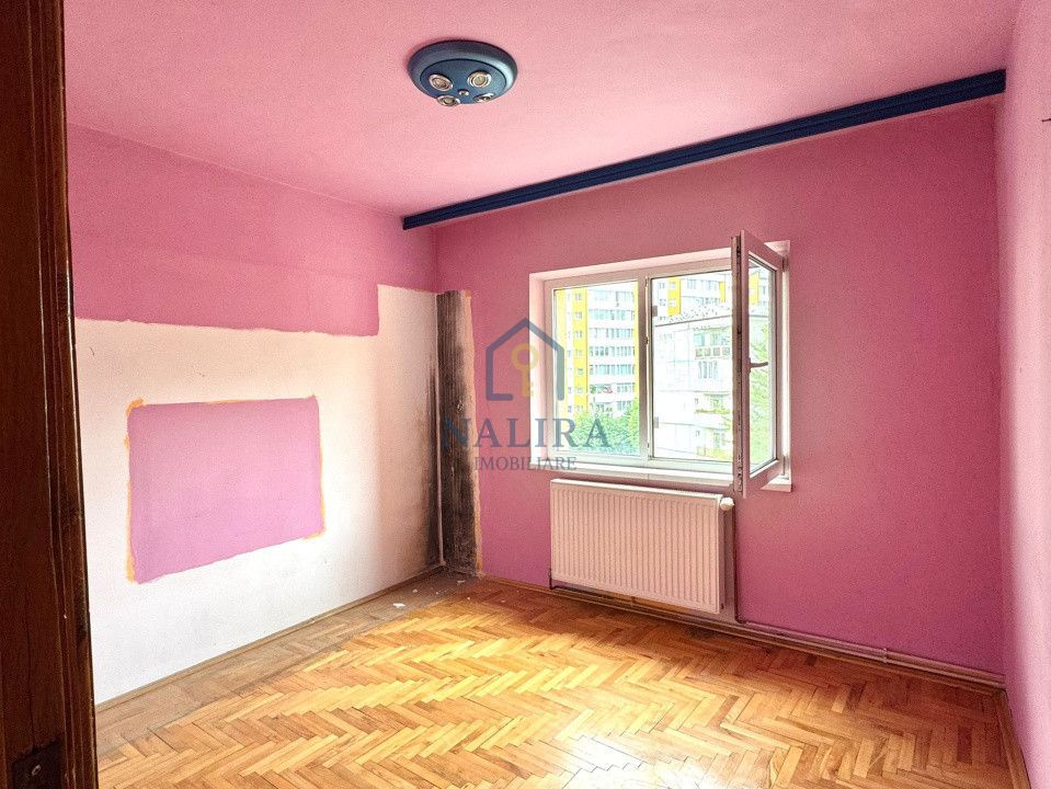 De vanzare apartament cu 3 camere decomandate etaj 3/4 Petru Rares - Poză 3