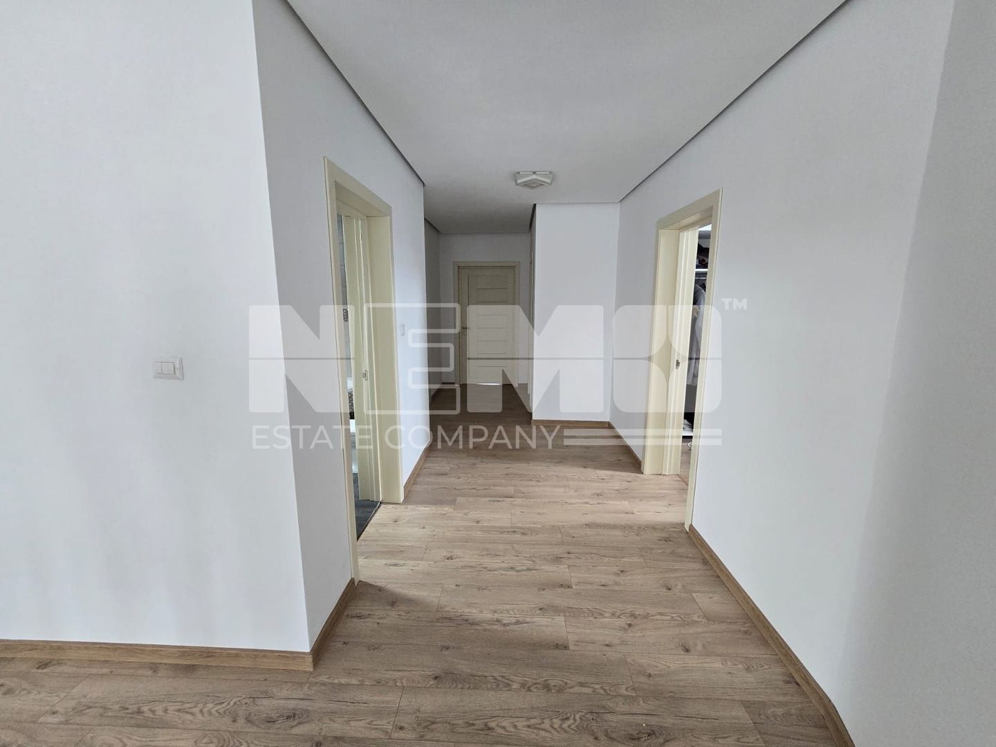 Casă spațioasă la 650000 de euro I Volovăț - Poză 12