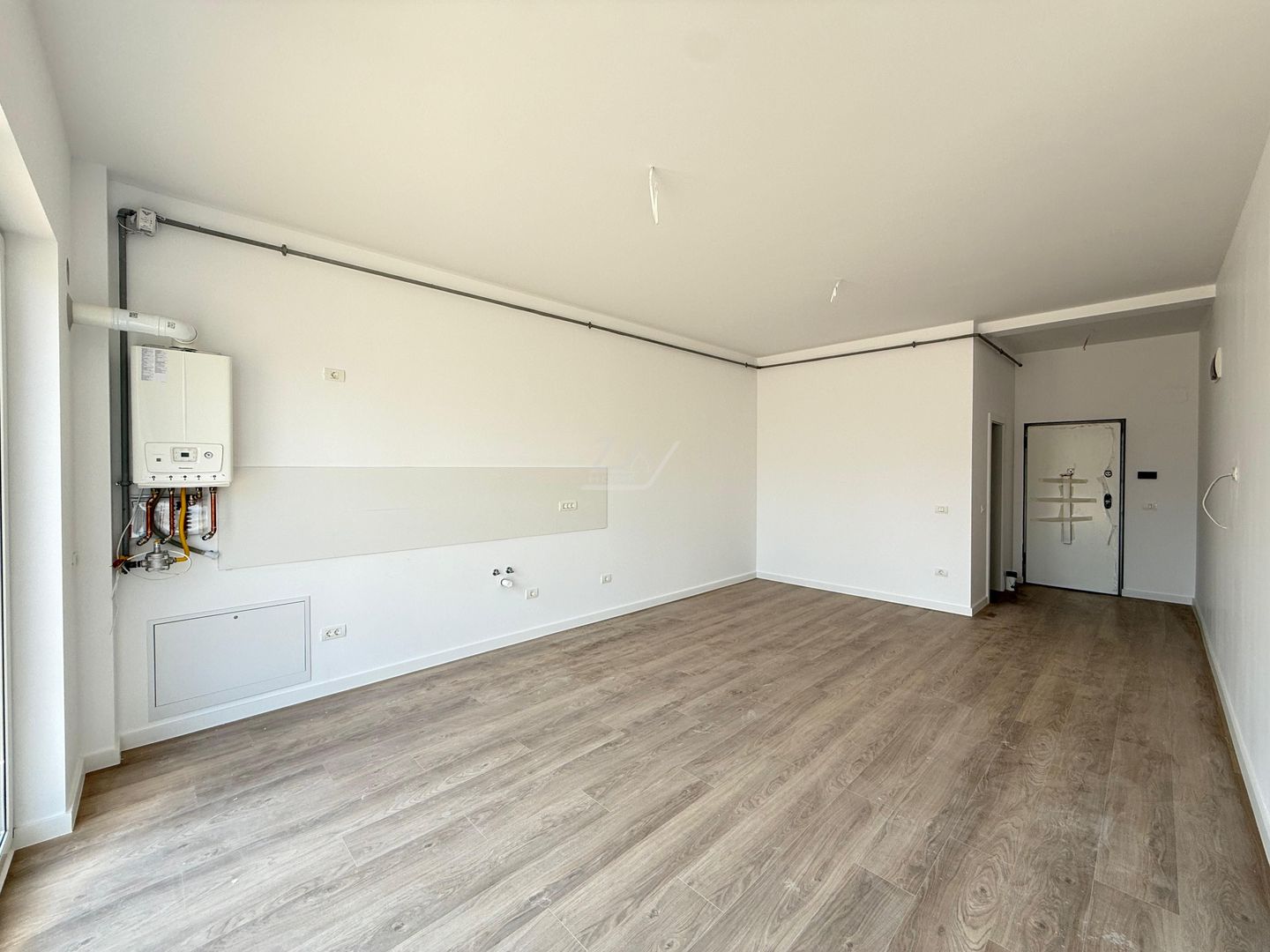 Comision 0. Gradina proprie 25 mp. Dressing. Loc de parcare. - Poză 3