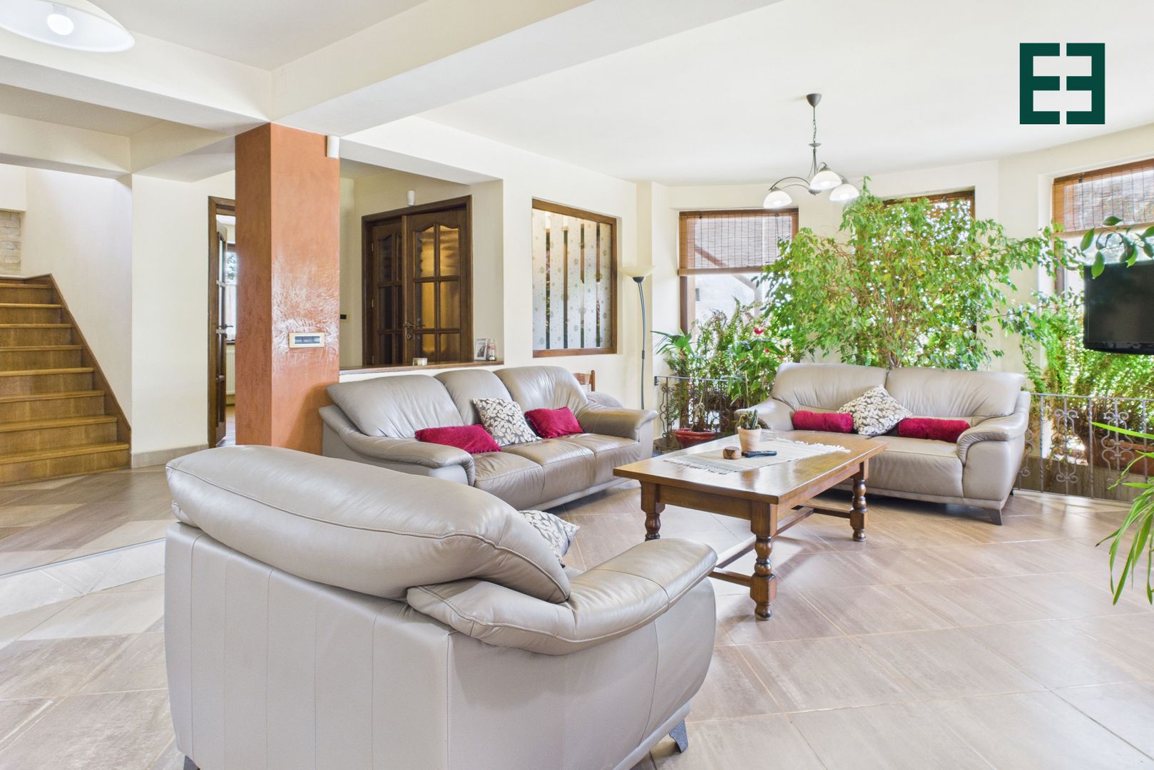 Vilă cu 6 camere - Zona Subcetate - Arad - Poză 2