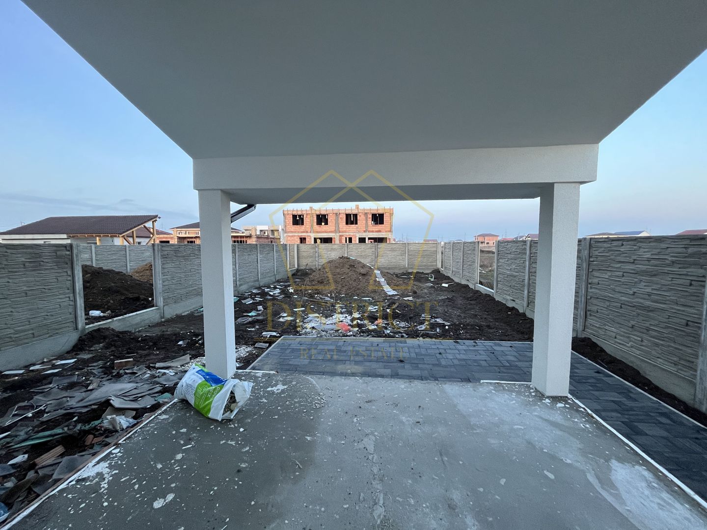 Duplex cu 4 camere despărțit prin camera tehnica | Mosnita Noua - Poză 3