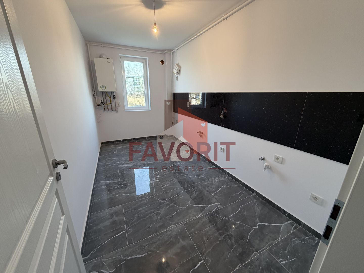 Disponibil imediat. Decomandat. TVA 21% inclus in pret - Poză 1