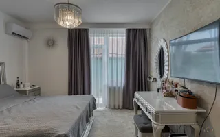 Vilă renovată P+1+M  | Foișor vitrat, grădină și jacuzzi - Poză 18