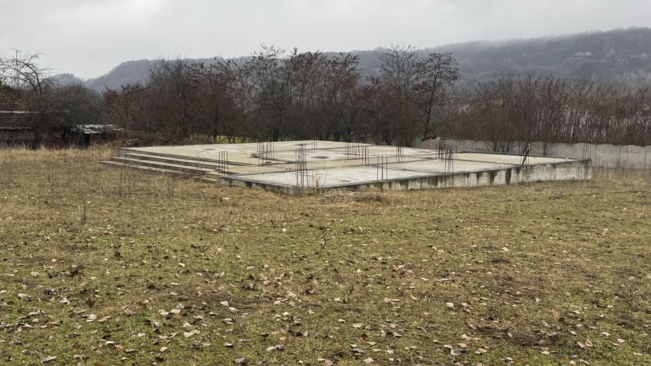 TEREN INTRAVILAN 2200 MP CAMPULUNG ARGES - Poză 1