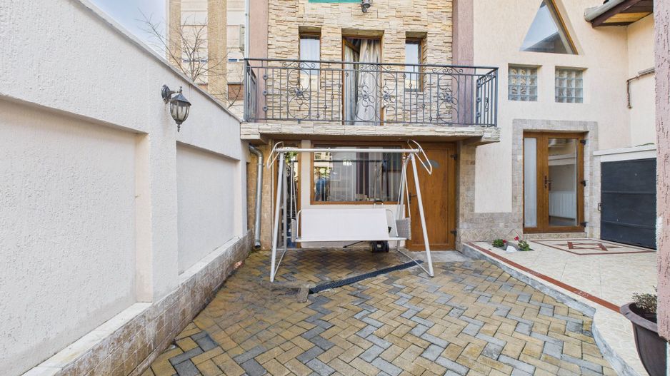 Casă cu spațiu comercial Arad, calea Aurel Vlaicu - Poză 11