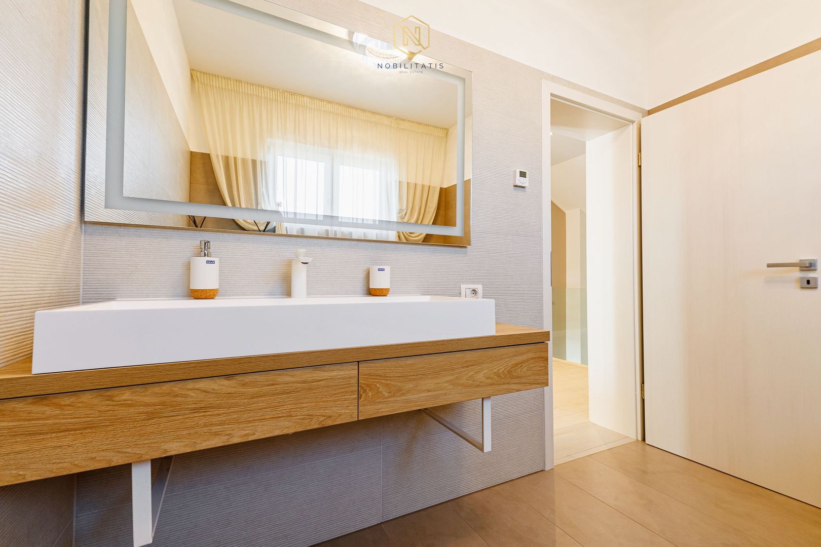 O Capodoperă Arhitecturală, Oferind Eleganță și Confort - Dumbravita - Poză 33