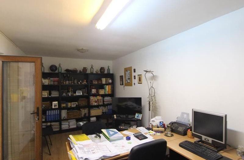 Casă / Vilă cu 9 camere de vânzare în zona Bogdanestilor - Poză 6