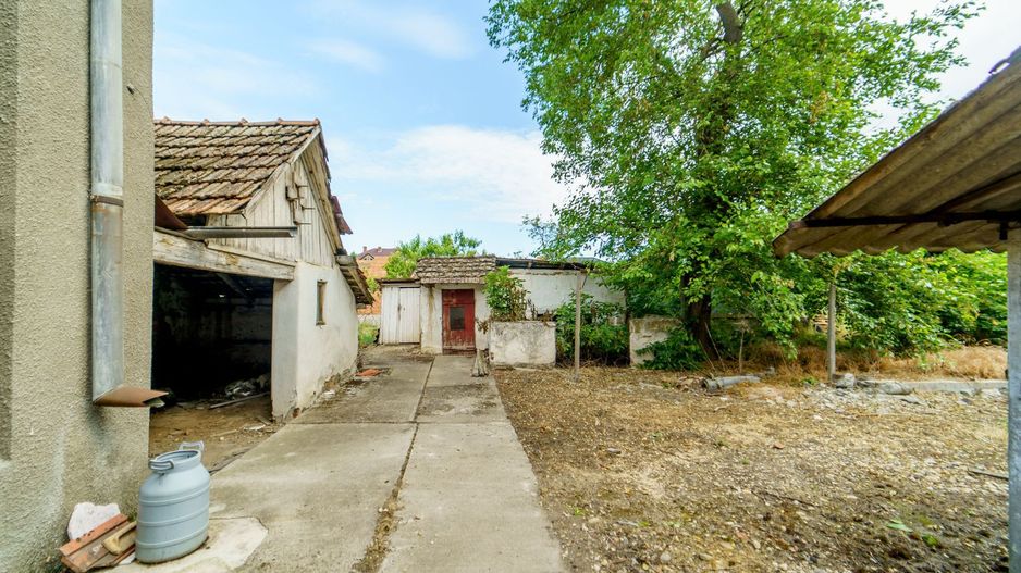 Casă cu teren 1674 mp - Poză 10