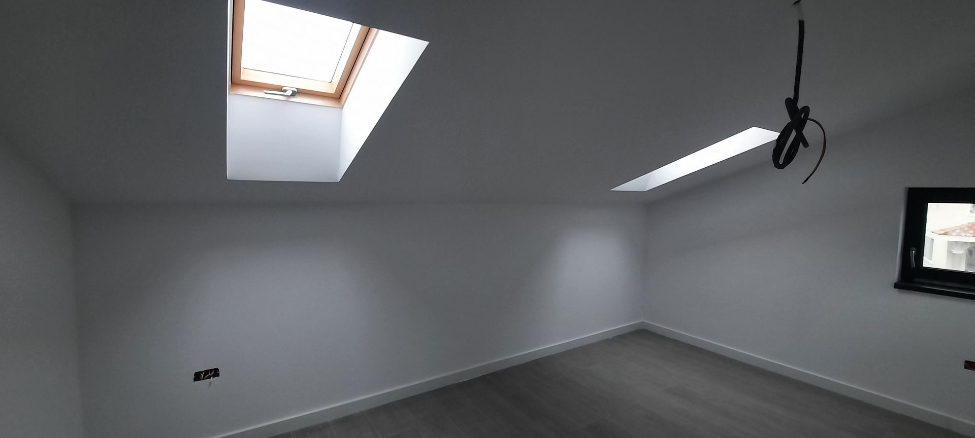 Duplex la cheie despartit prin garaj - Poză 18