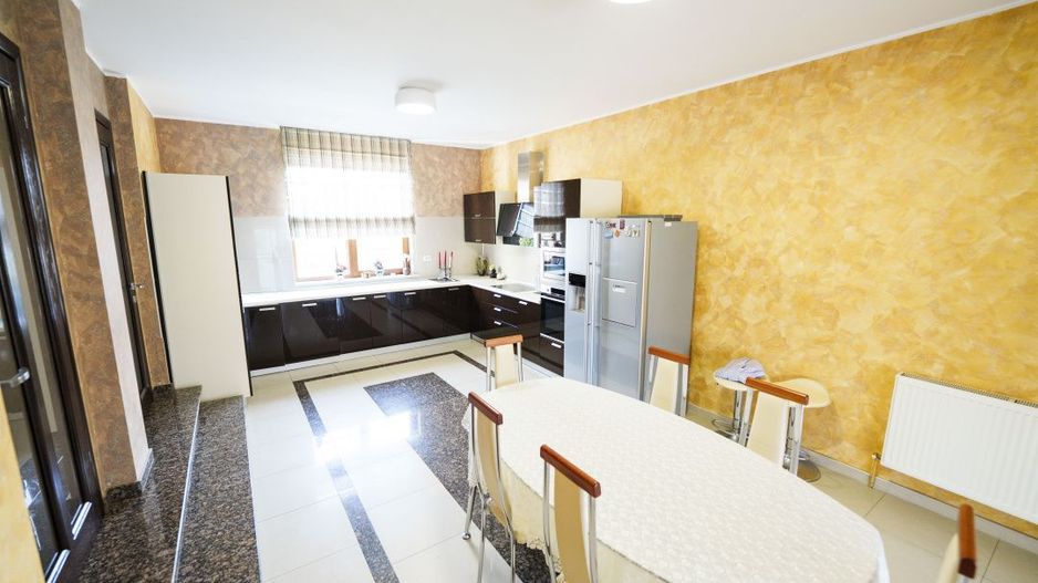 Vila moderna S+P+M, piscina acoperita, sauna, sala fitness-zona Ford/Cassia Park - Poză 22