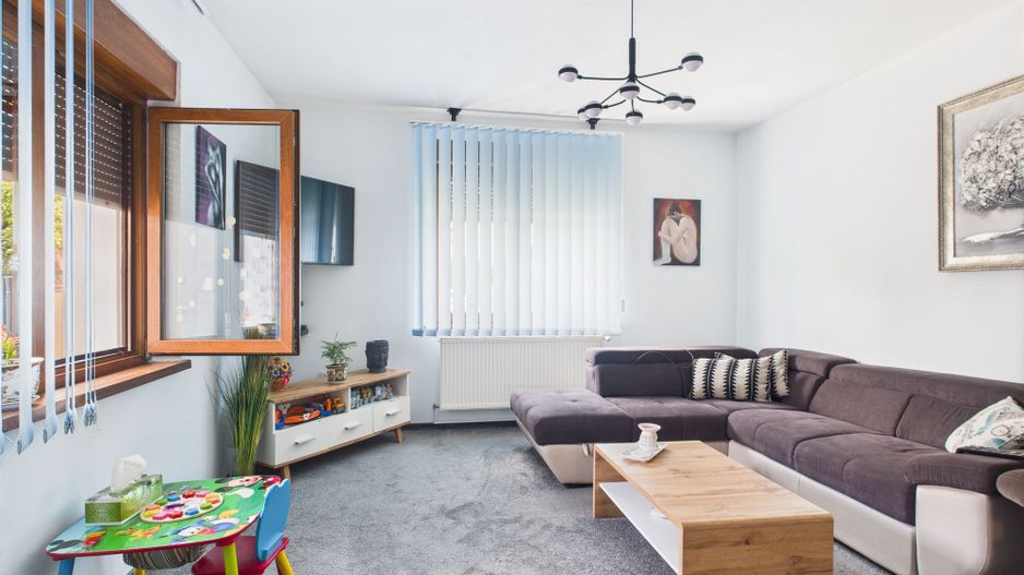 Vilă spațioasă cu 6 camere în Dumbrăvița - Poză 10