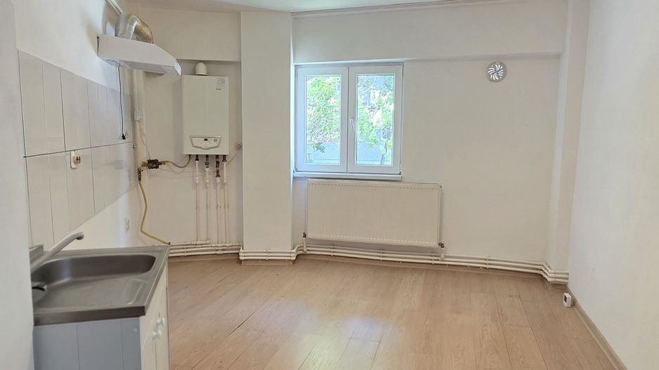 Apartament cu 2 camere, acces direct din calea de acces, zona CRUCEA GĂRII; - Poză 3