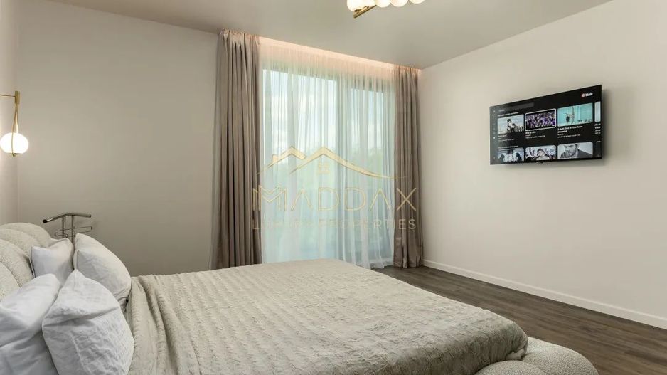 Vilă de închiriat în Voluntari // piscină privată și design modern - Poză 10