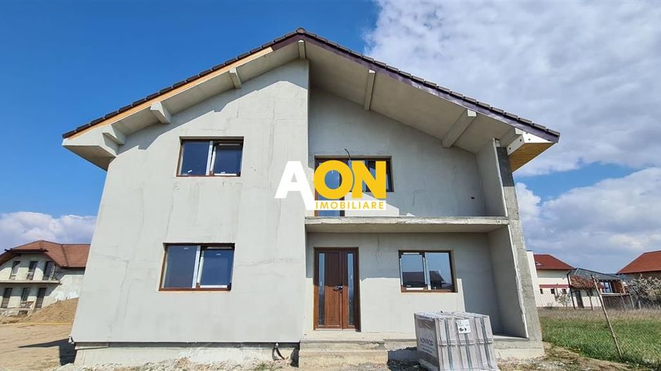 Casa de vanzare, S+P+M, 6 Camere, 2 Bai - Poză 1