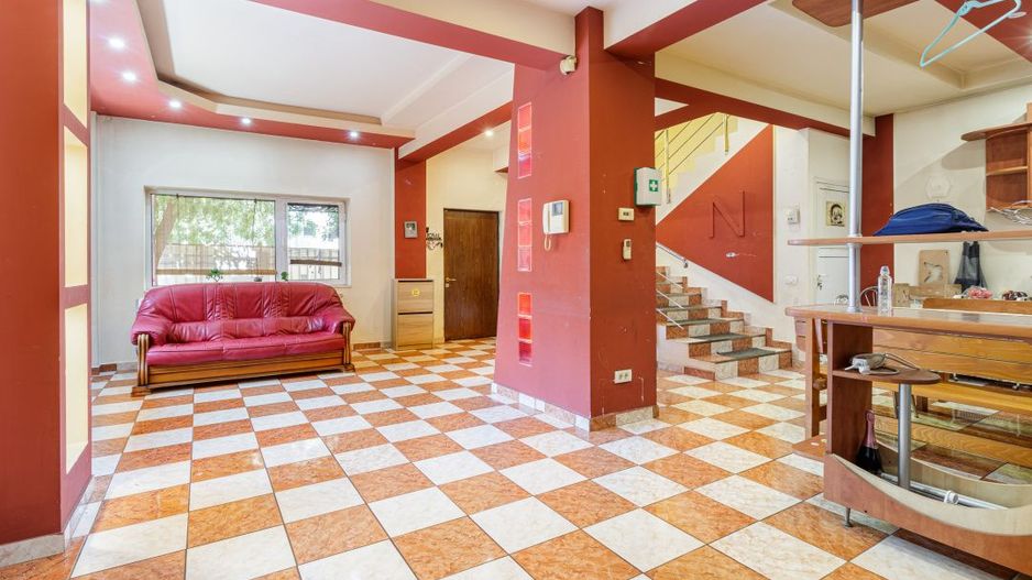 Casa cu curte | Cladire pentru activitati comerciale si servicii - Poză 1