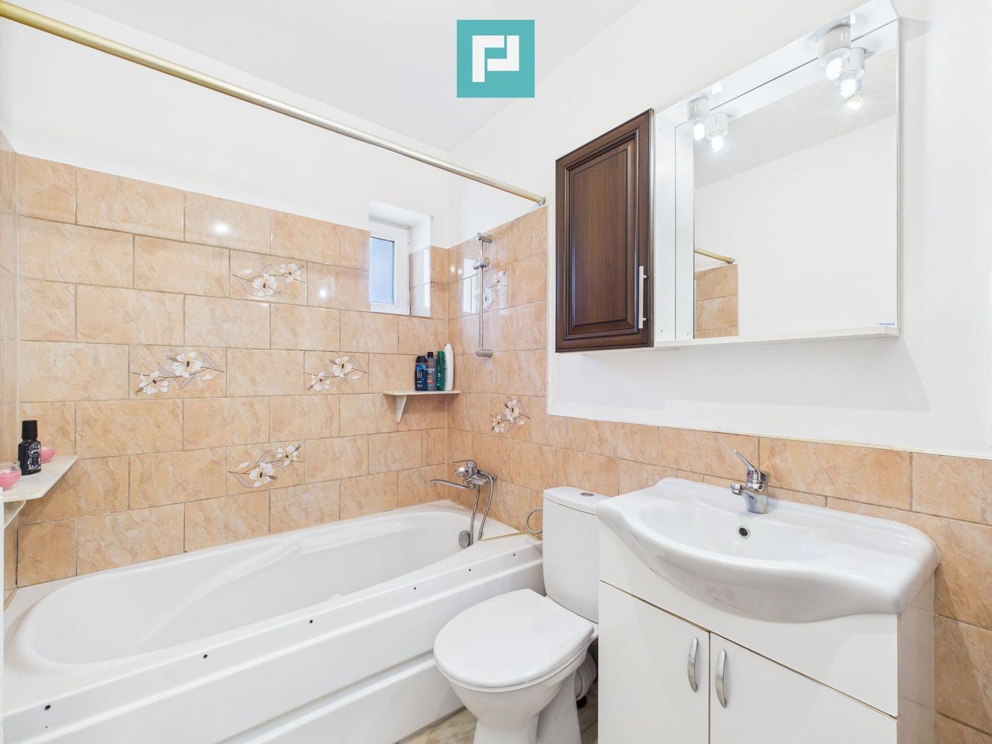 Casă de vacanță mobilată și utilată la Miniș - Poză 12