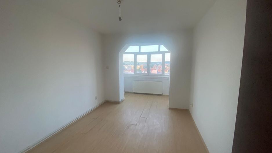 Apartamente de vânzare Lugoj , trei camere, zona Central - Poză 1