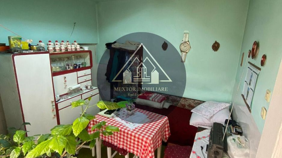 Casa mica in centru Medias - Poză 2