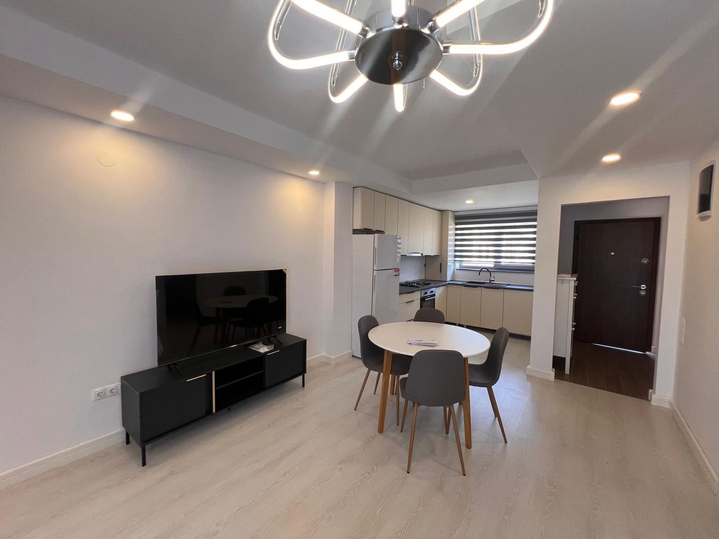 Vila 3 camere Cosmopolis - Poză 2