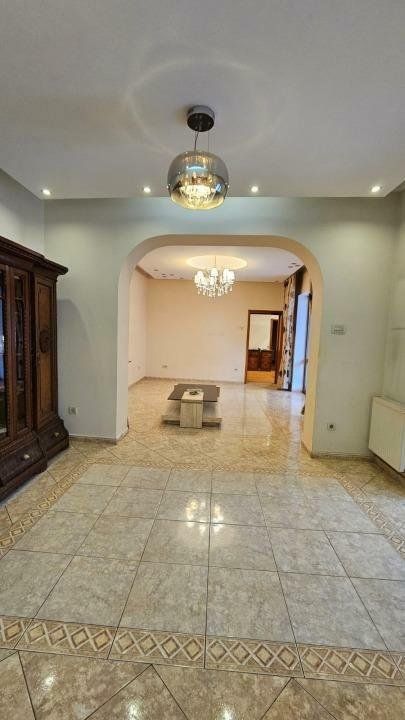 Casa individuala (singur in curte), zona centrala - Poză 9