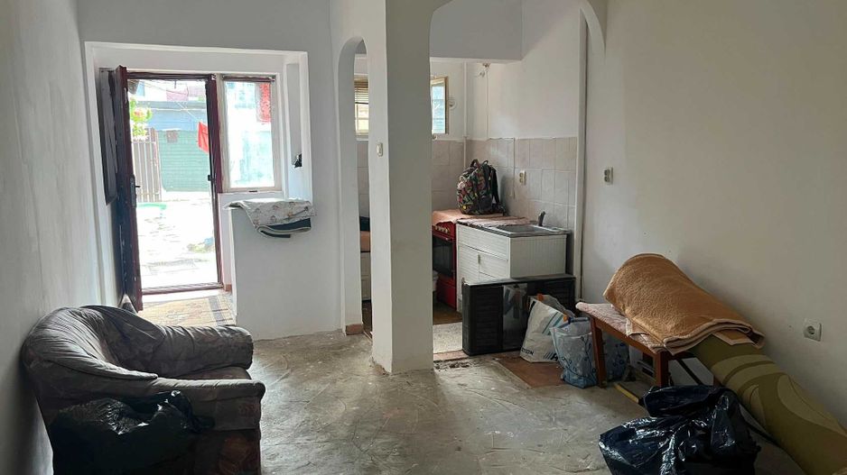 BRASADAS vinde garsoniera pe Ostrovului 25mp la parter. - Poză 3