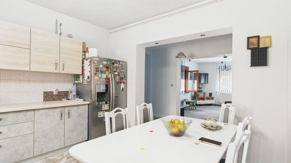 Vilă spațioasă cu 6 camere în Dumbrăvița - Poză 20