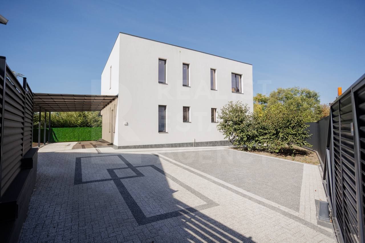 Vânzare, casă modernă 2 nivele, 200 mp + 5 ari șos. Hîncești, Centru - Poză 3