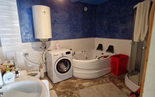 SE VINDE -proprietate cu posibilitati multiple în Fălticeni - Poză 14