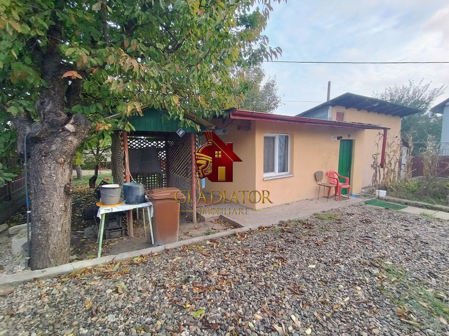 Casa cu teren 491 mp la pret de apartament cu 1 camera in Nicolina - Poză 13