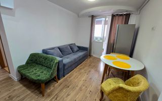 Apartament cu 3 Camere, Bloc Nou, Zona Centru - Poză 1