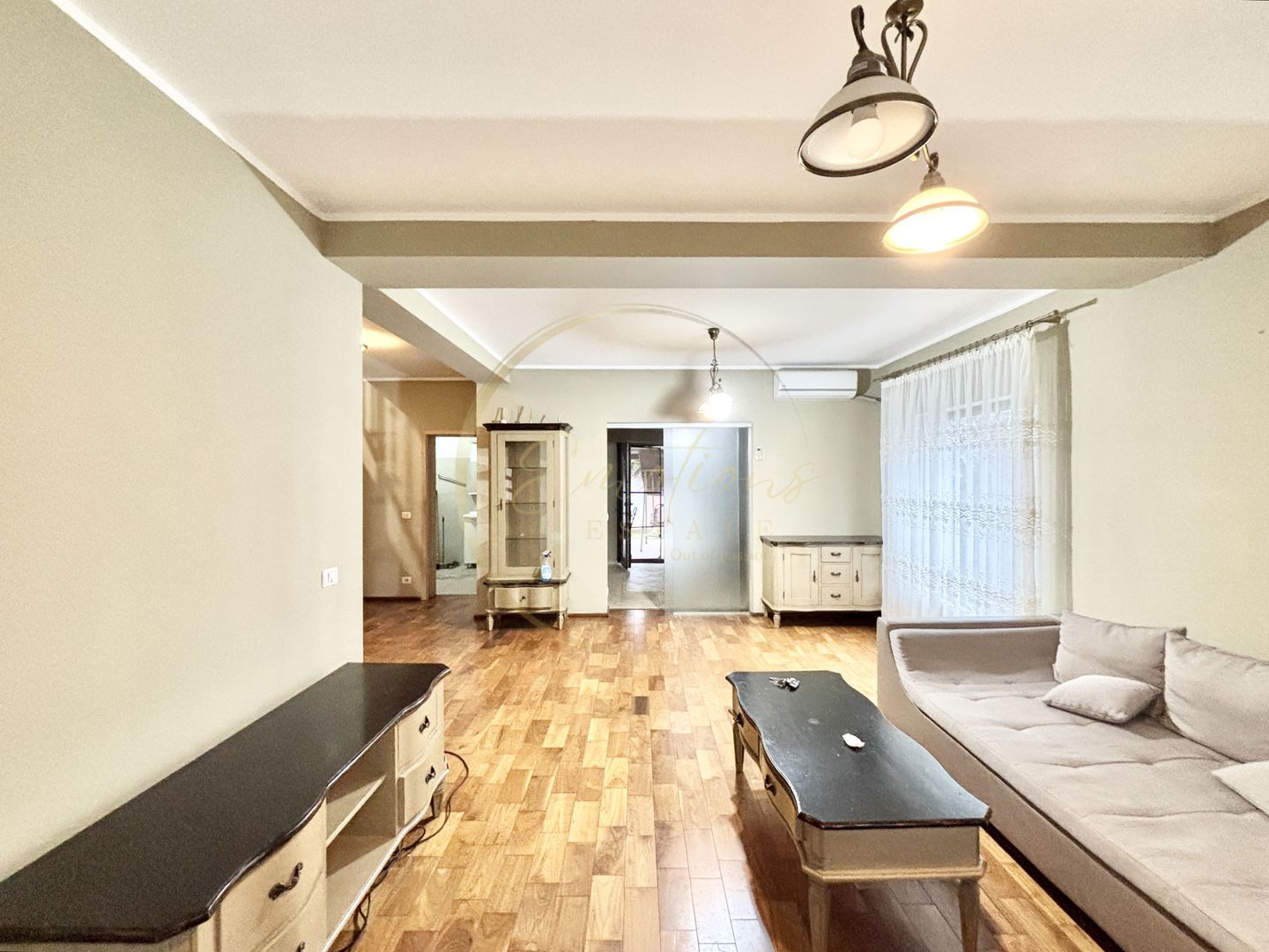 VILĂ DEOSEBITĂ ÎN CARTIERUL PLANETELOR, GIROC – ZONĂ REZIDENȚIALĂ LINIȘTITĂ - Poză 2