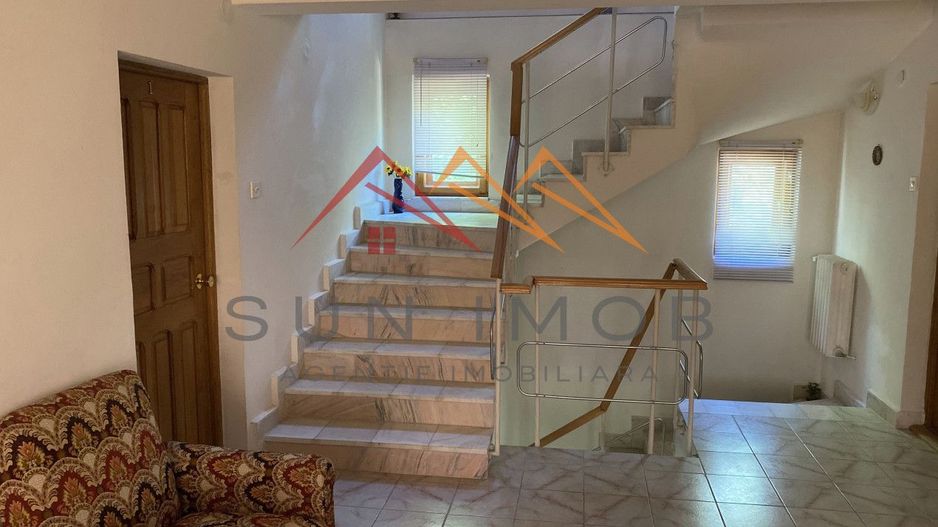 Vila de vanzare, teren 3100 mp, 7 camere, 6 grupuri sanitare, 3 CT, an 1997 - Poză 29