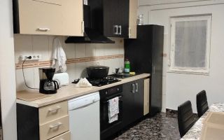 Apartament cu 3 camere  zona Soarelui - Poză 1