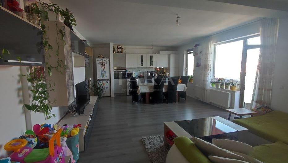 Apartament Spațios cu 2 Camere, 2 Balcoane și Parcare Subterană în Borhanci - Poză 1