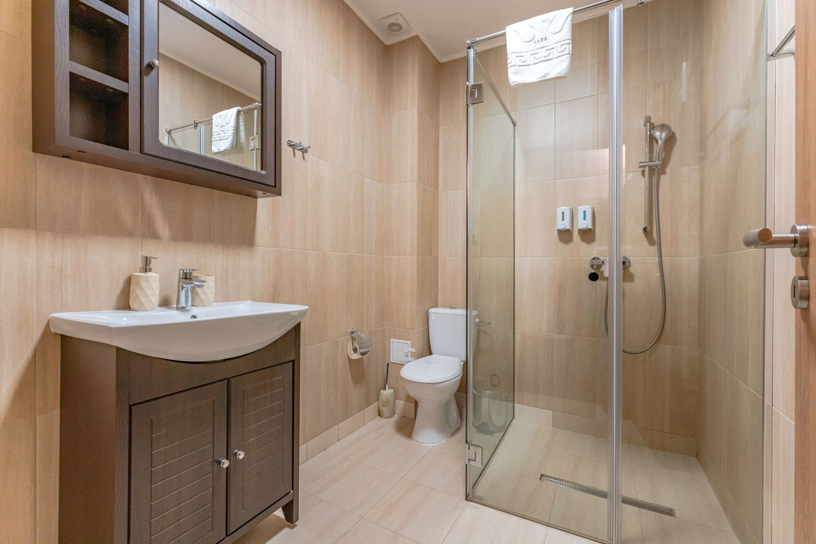 Pensiune Râșnov, 13 camere plus locuință proprietar, zonă Cetate - Poză 21