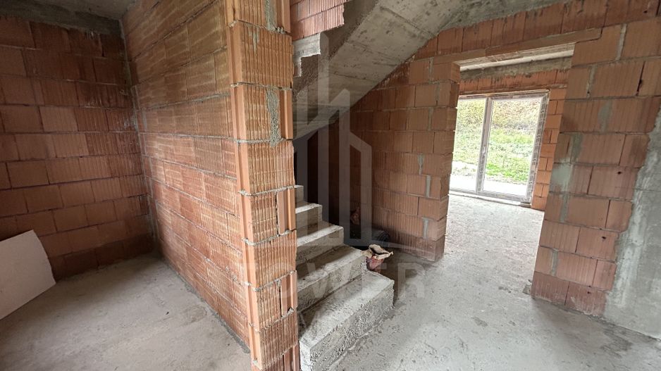 Casă Parter+Etaj– la roșu în interior, la cheie în exterior – Selimbar - Poză 4