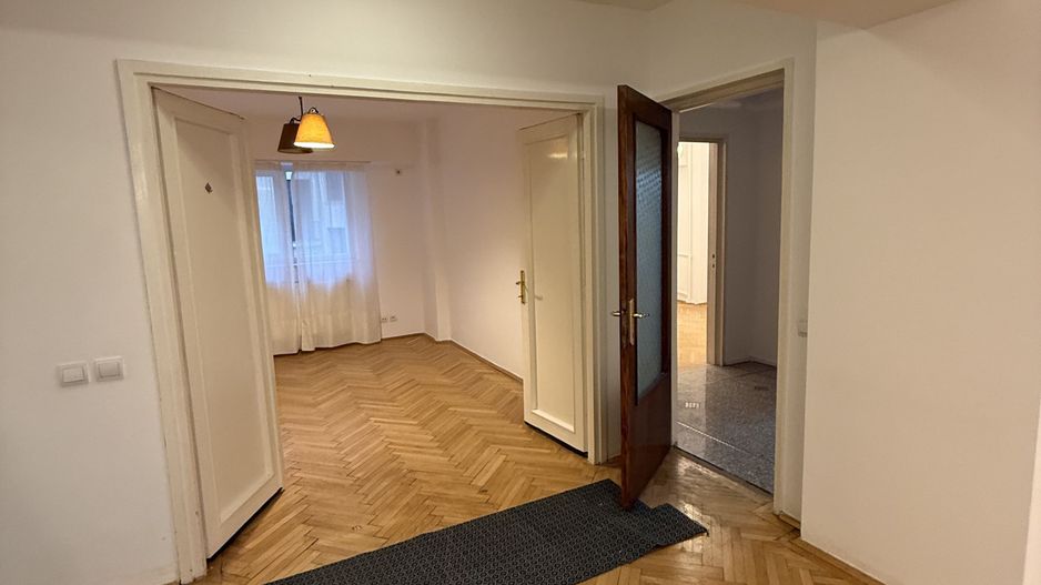 Apartament elegant I Piață Universitatii I 106 MP I 5 minute Metrou - Poză 3