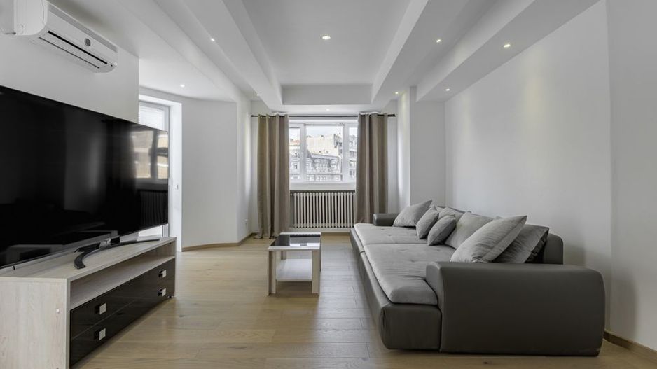 De vanzare apartament stradal Bd. Magheru - Poză 2