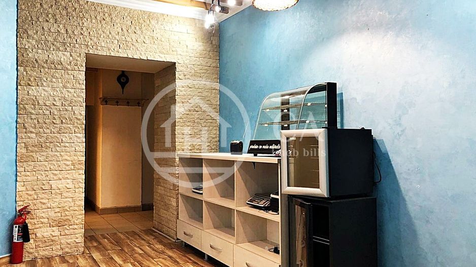 Spatiu comercial de inchiriat cu 5 camere pe Republicii, Oradea - Poză 2