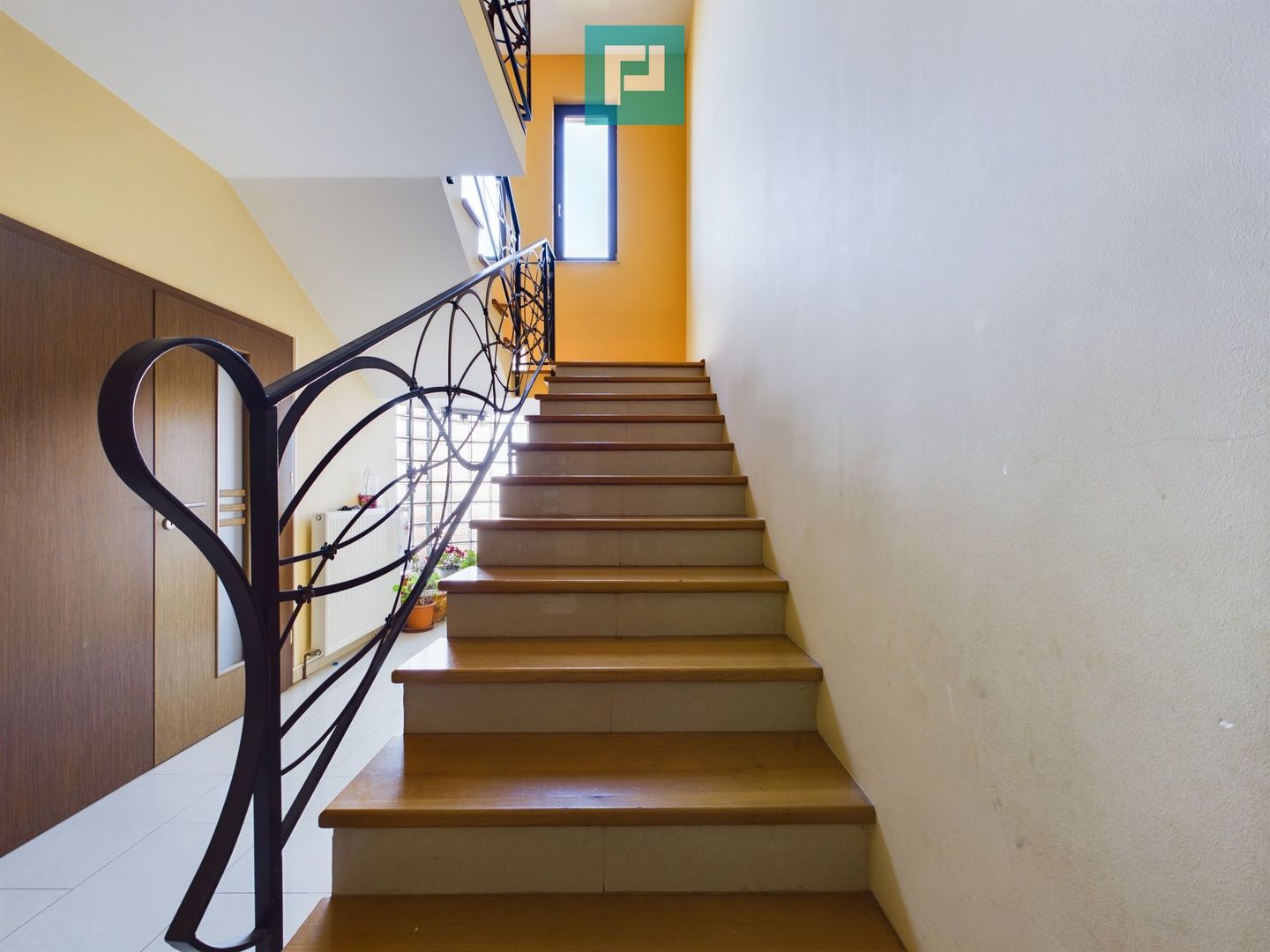 Vilă spațioasă cu 8 camere, Grădiște - Poză 24