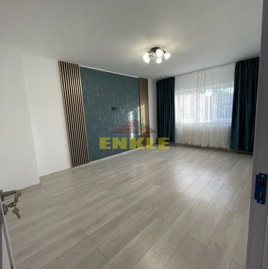 De vanzare apartament cu 3 camere, Piata mare - Poză 2