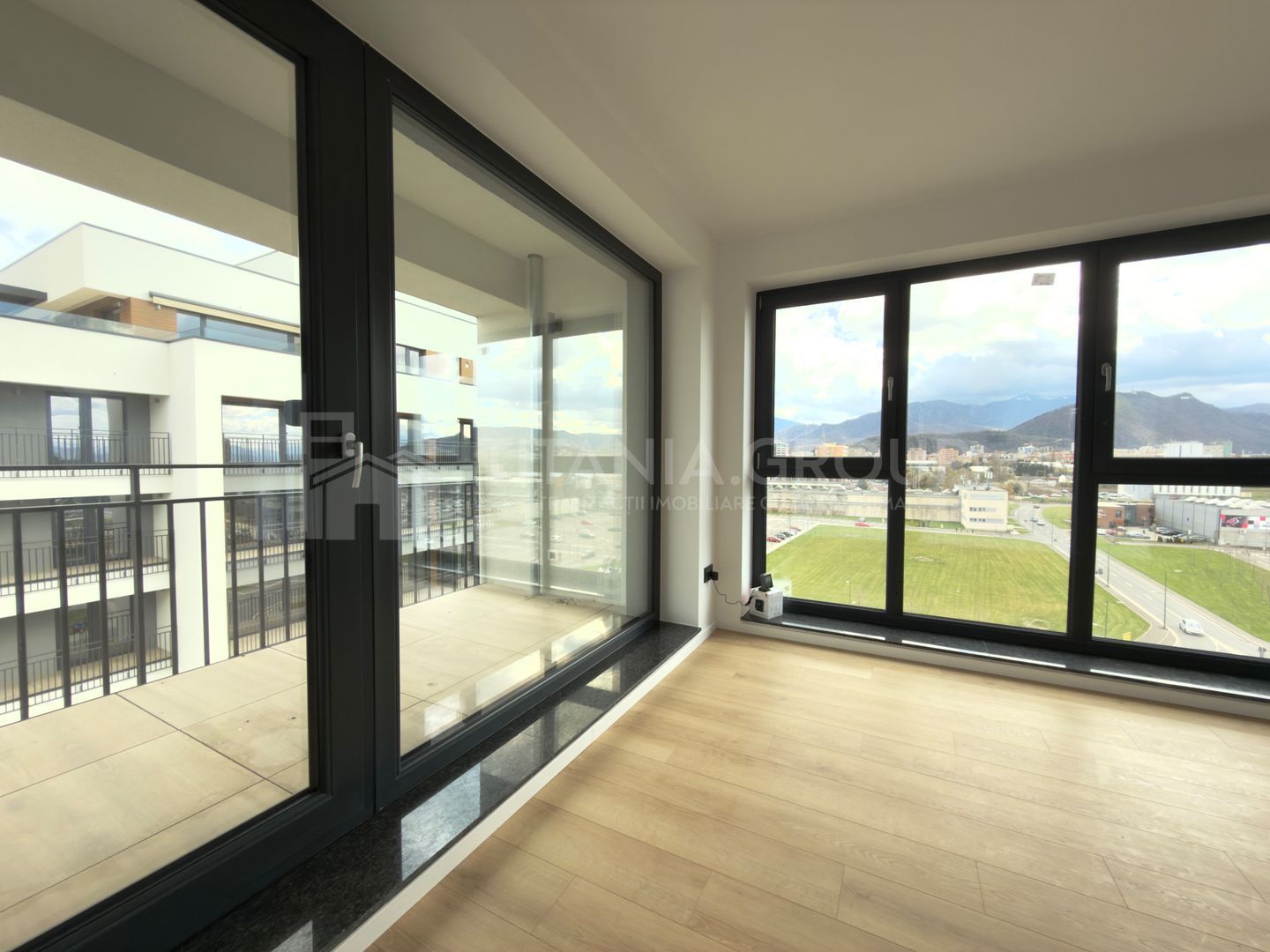 Apartament 2 camere cu vedere panoramică spre munte - Kasper Coresi - Poză 6