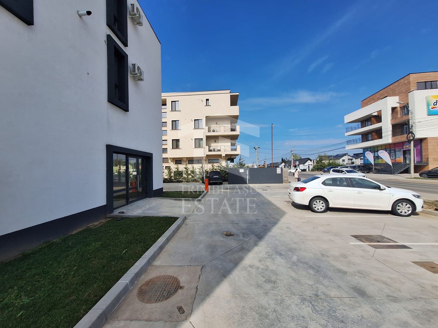 Spatiu Comercial Tunari Otopeni Bloc Nou - Stradal - 275 mp - parcari - Poză 1