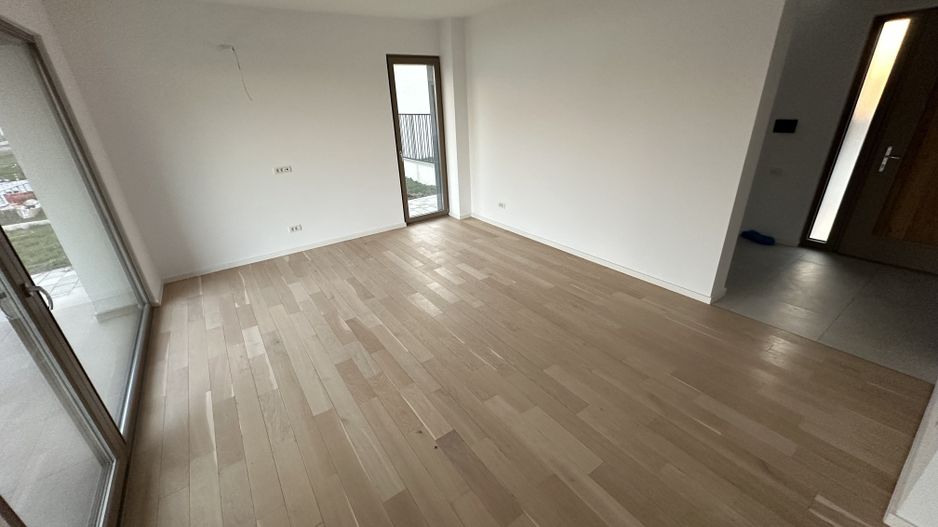 Casa cu 4 camere - Dumbravita - Poză 1