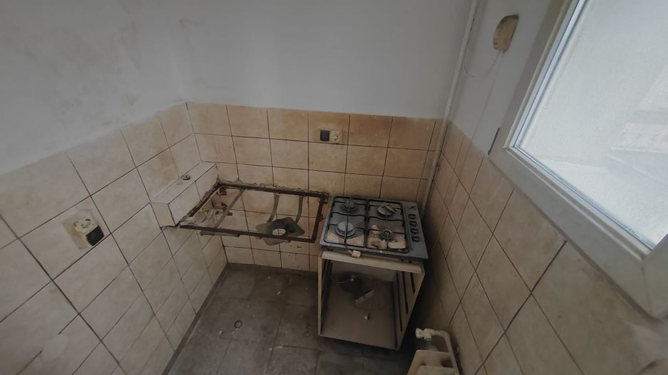 Garsoniera ieftina cu vedere la parc - Poză 6