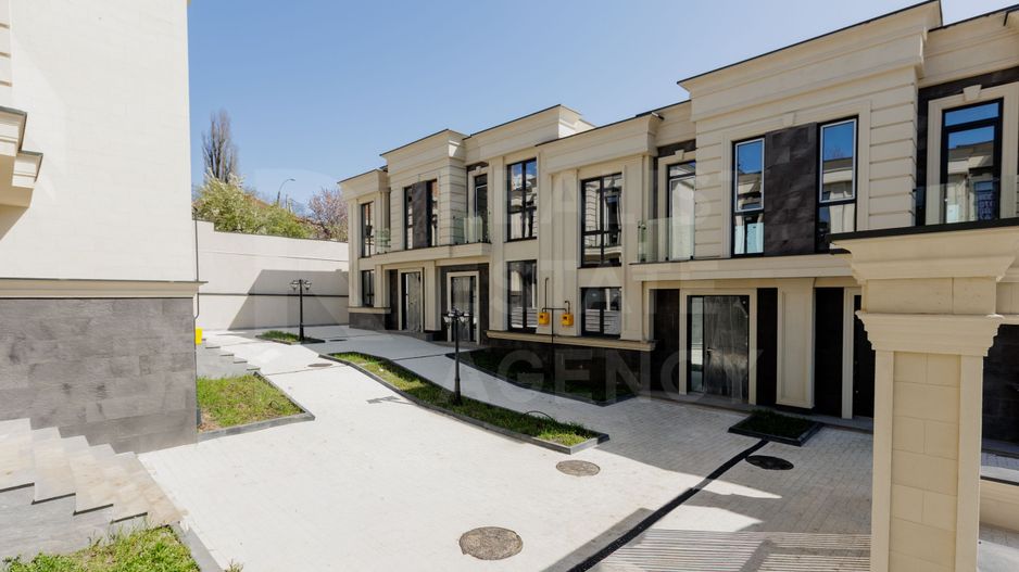 Vânzare, townhouse, 2 nivele, 3 camere, strada Maciesilor, Telecentru - Poză 1